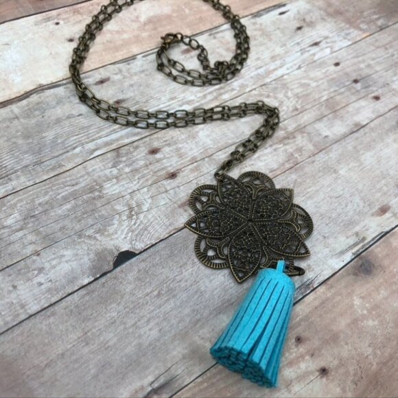 Blue Tassel Diffuser Necklace - Picture 1 of 1